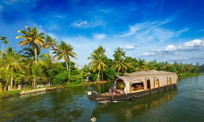 10 Best Places To Visit in Kerala | Tourist Places & Best Time to Visit in Kerela 5 Alleppey - Places To Visit in Kerala