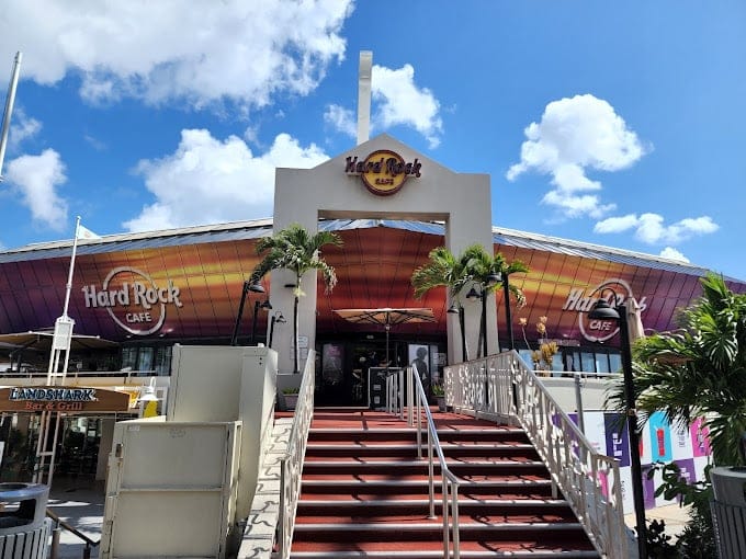 Top 10 Best Places to visit in Miami | Top Attractions & Tourist Places 7 BAYSIDE MARKETPLACE